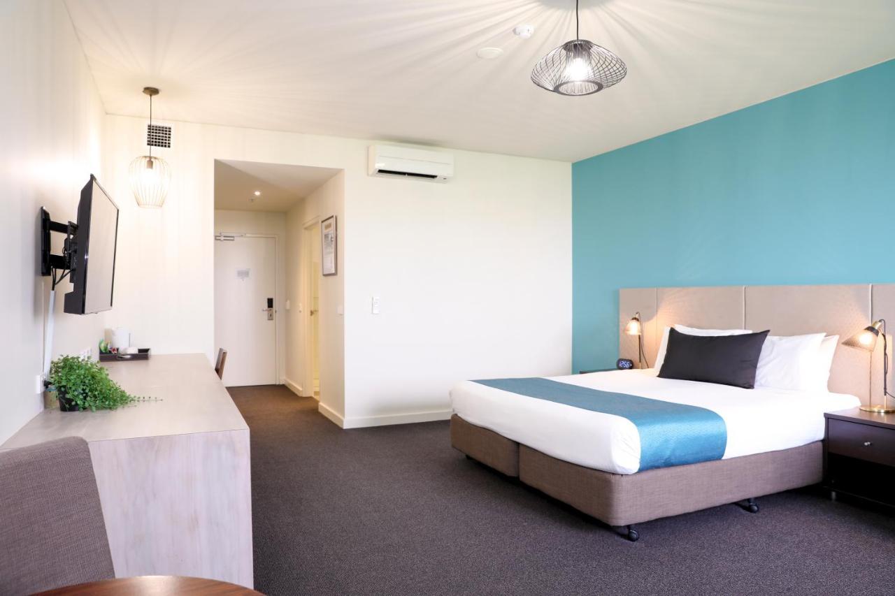 Mantra Melbourne Melton Hotel Exterior photo