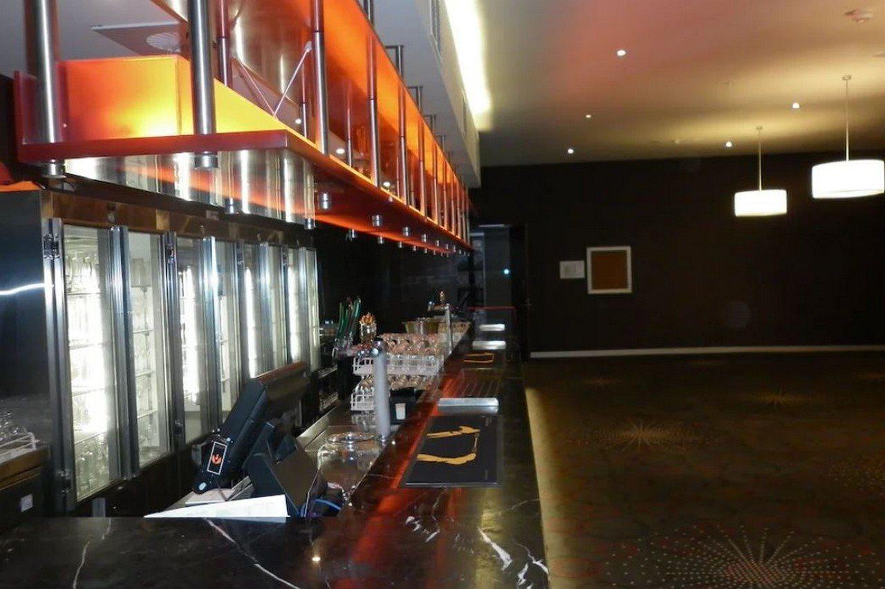 Mantra Melbourne Melton Hotel Exterior photo