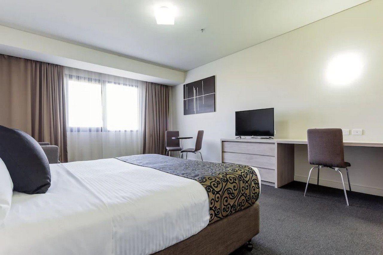 Mantra Melbourne Melton Hotel Exterior photo