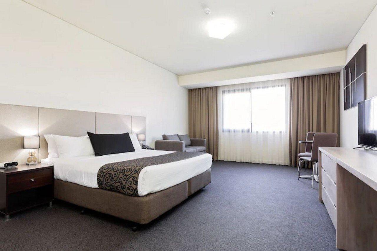 Mantra Melbourne Melton Hotel Exterior photo