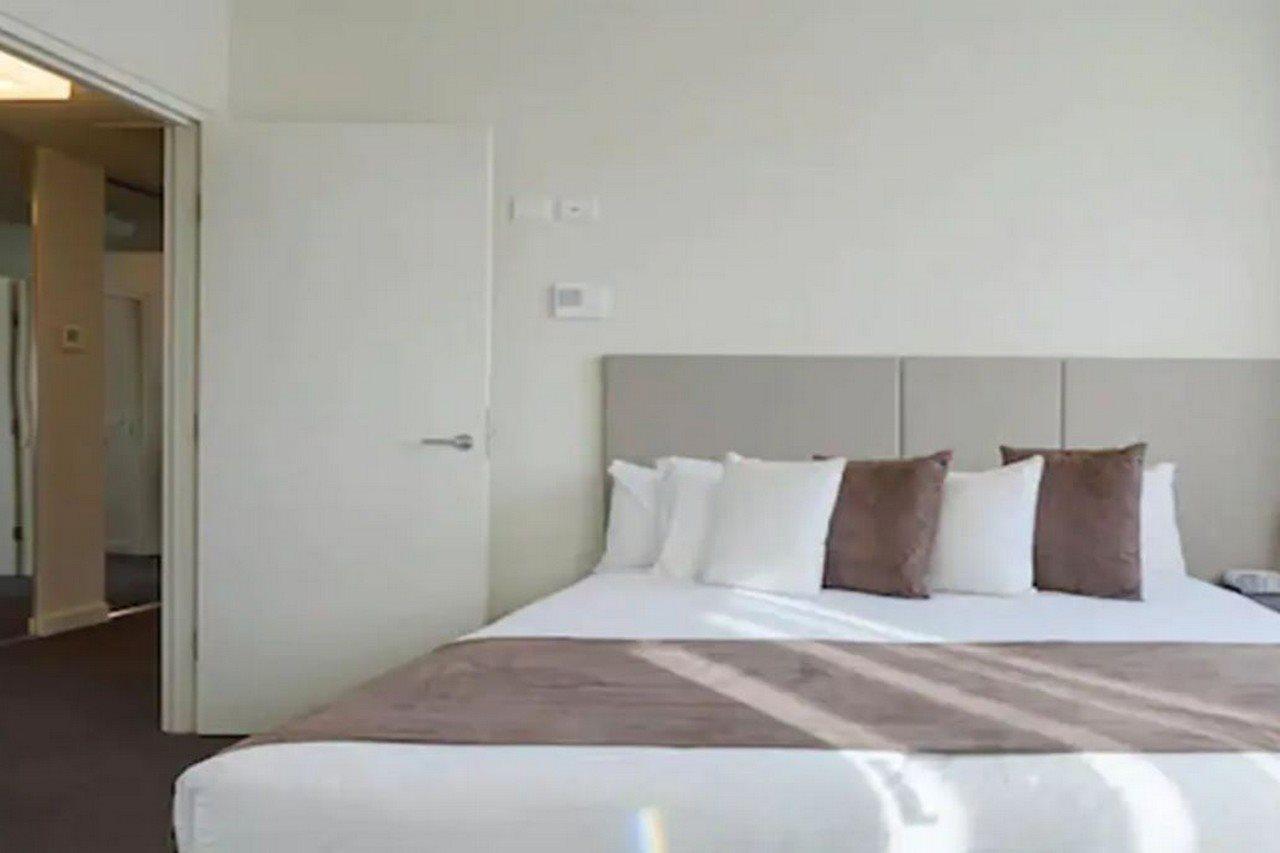 Mantra Melbourne Melton Hotel Exterior photo