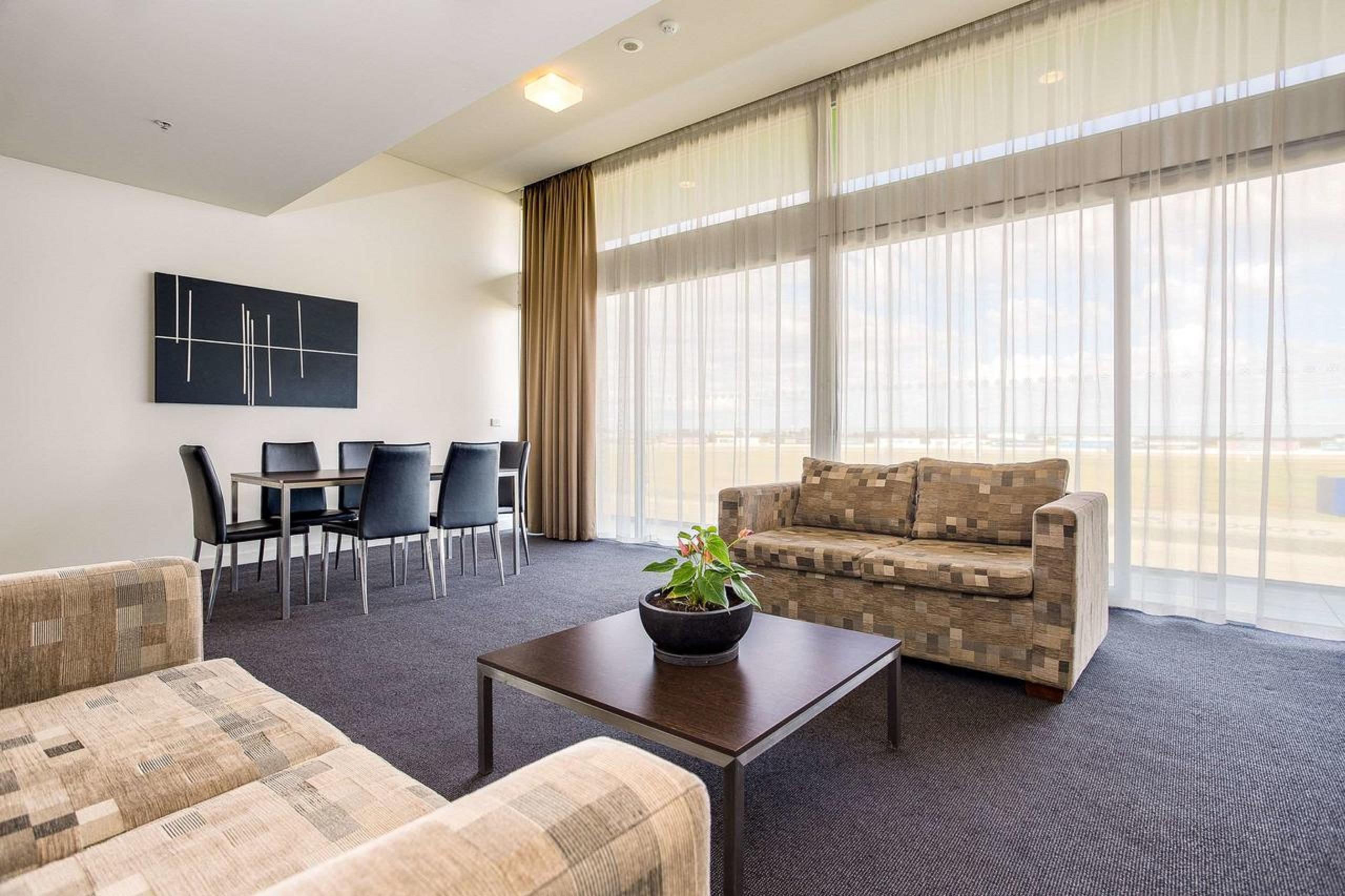 Mantra Melbourne Melton Hotel Exterior photo