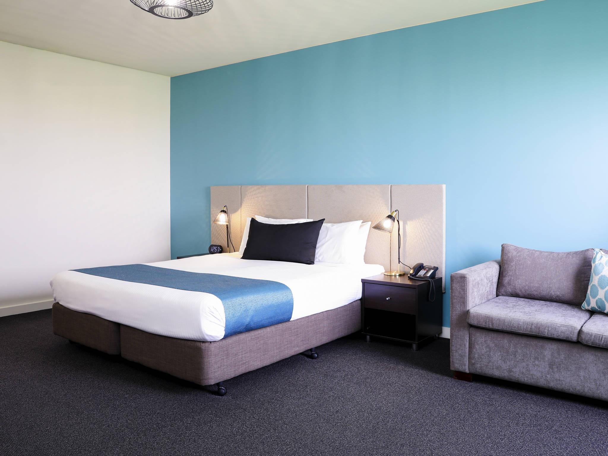 Mantra Melbourne Melton Hotel Exterior photo