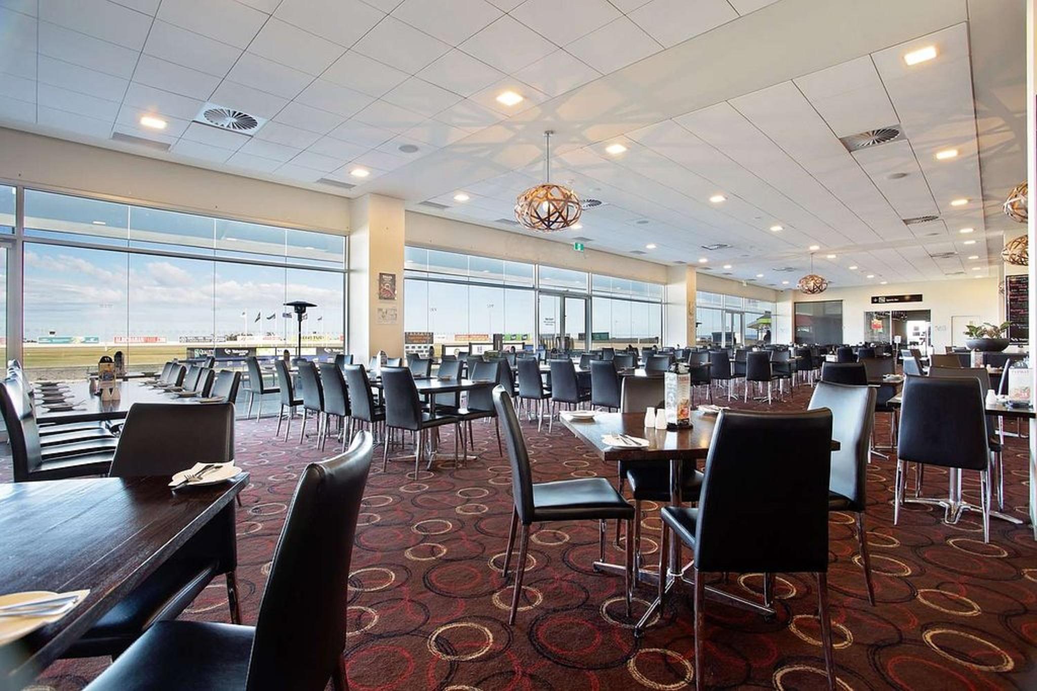 Mantra Melbourne Melton Hotel Exterior photo