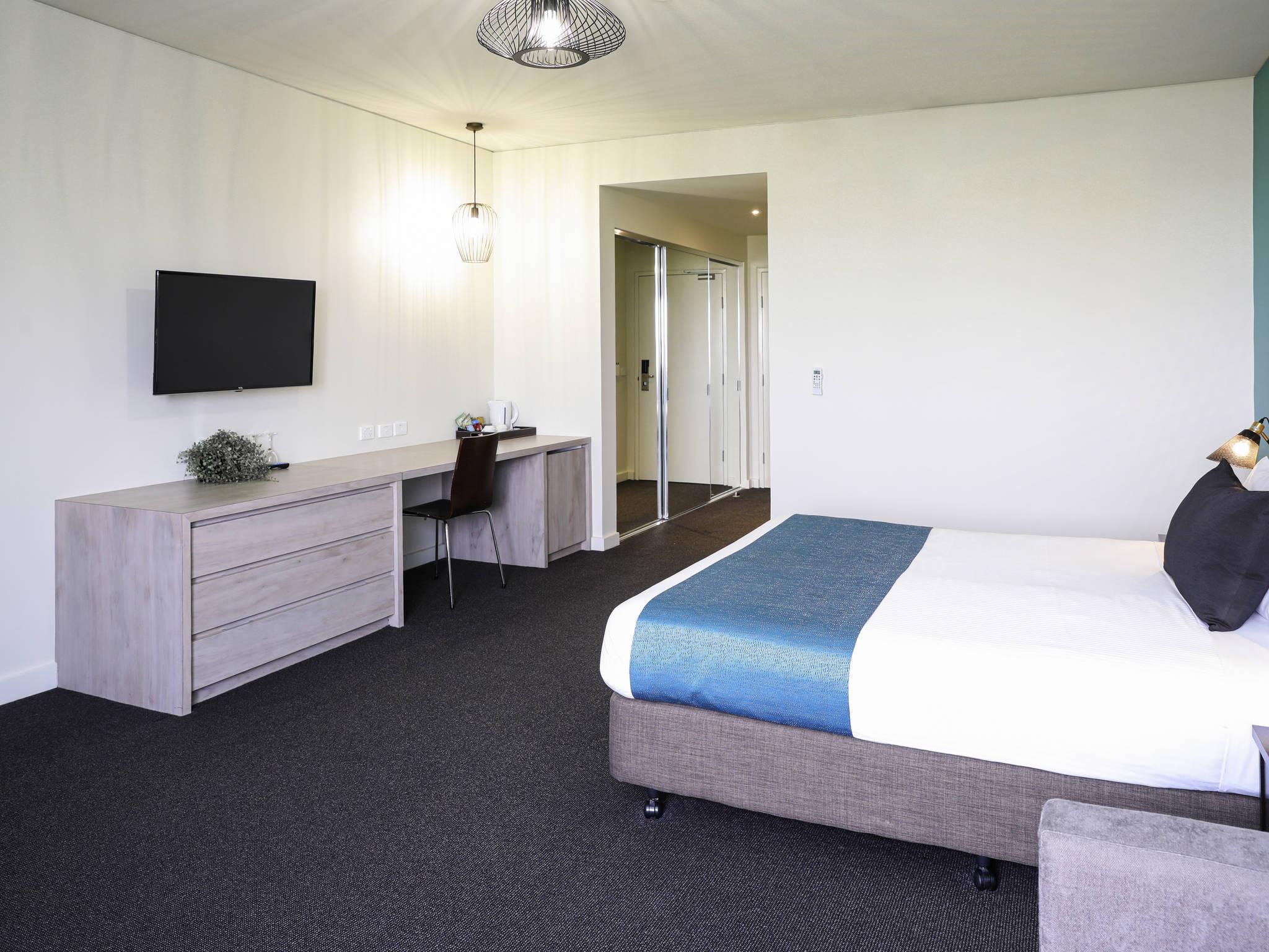 Mantra Melbourne Melton Hotel Exterior photo