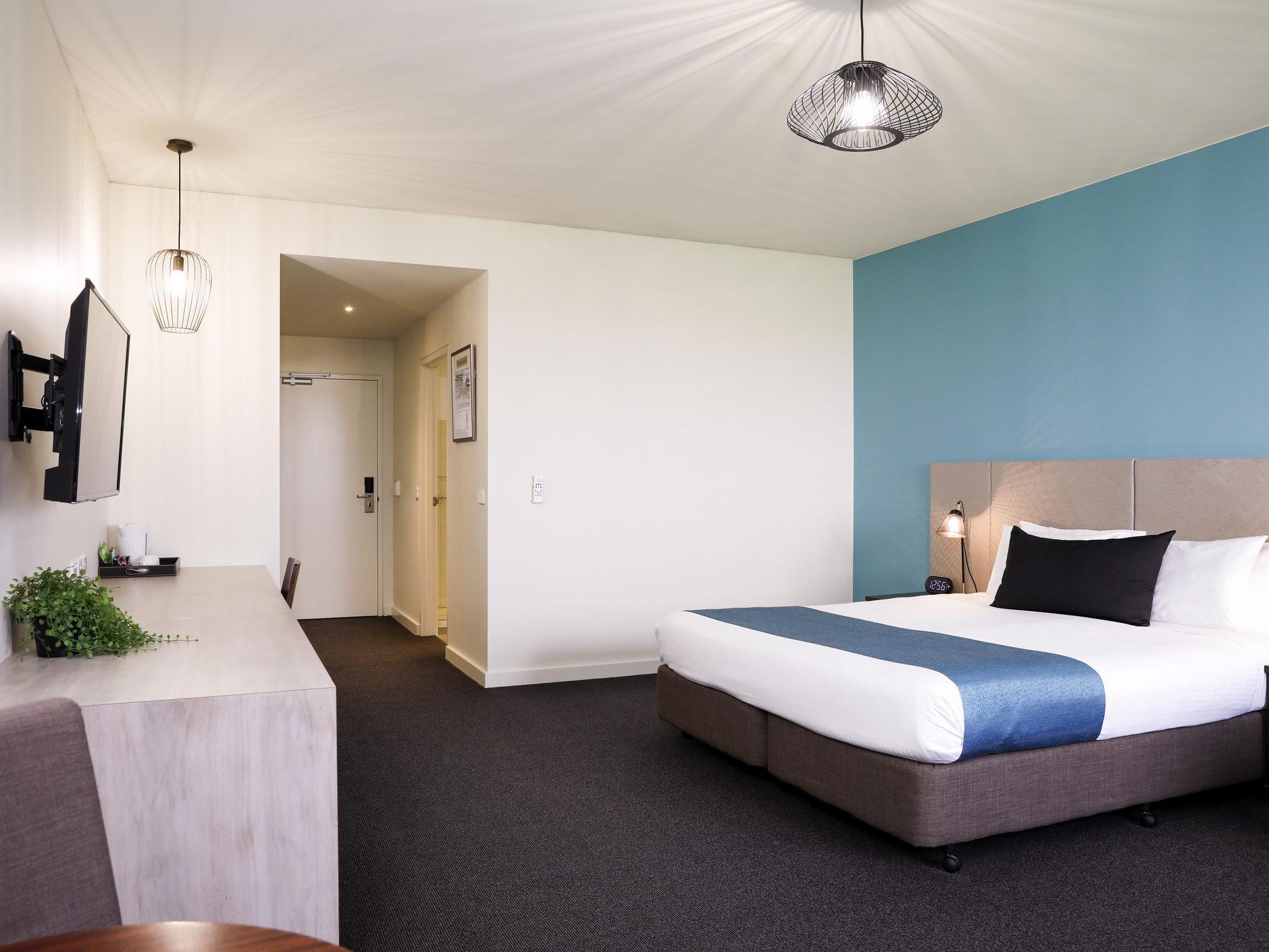 Mantra Melbourne Melton Hotel Exterior photo