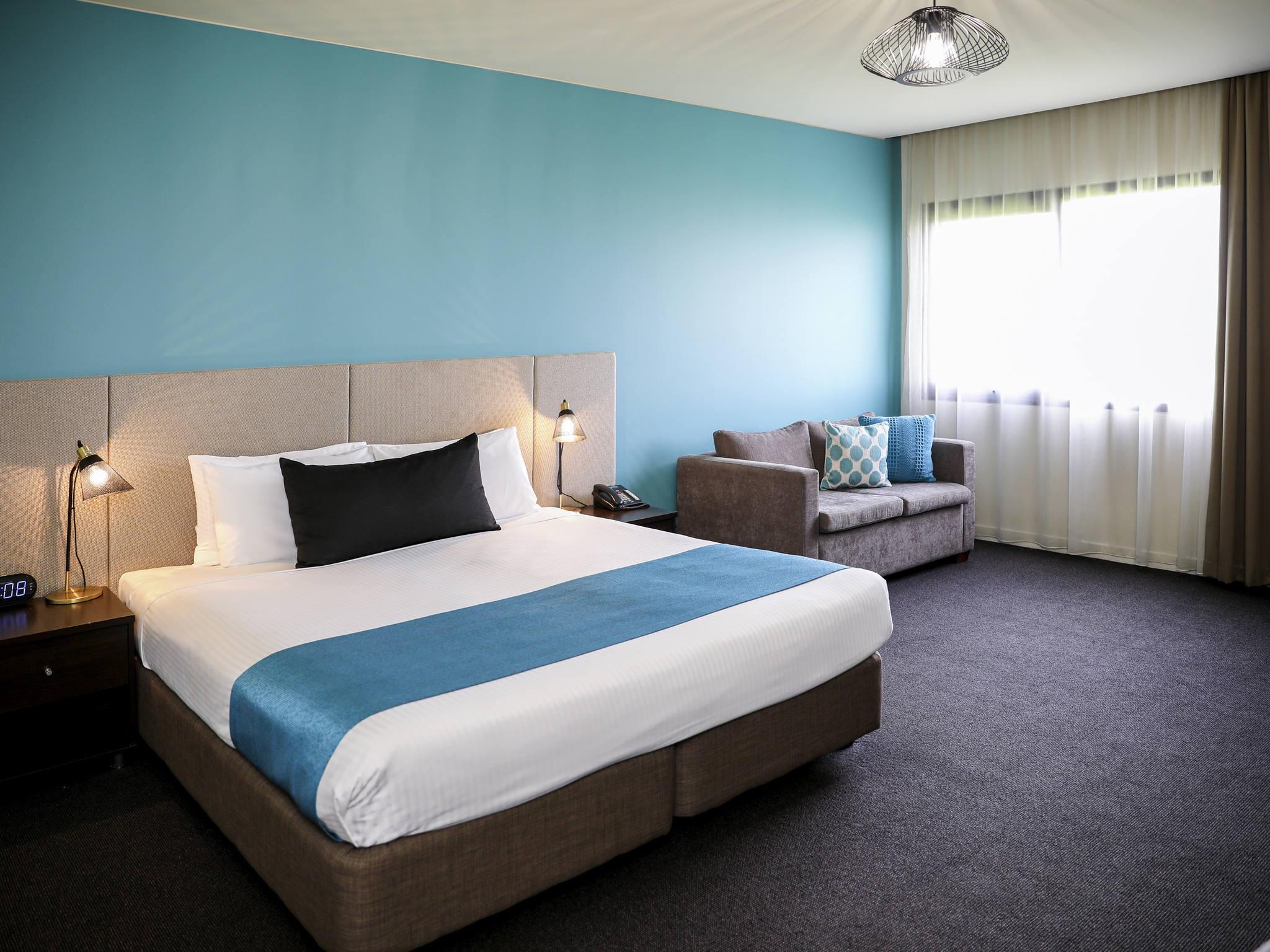 Mantra Melbourne Melton Hotel Exterior photo