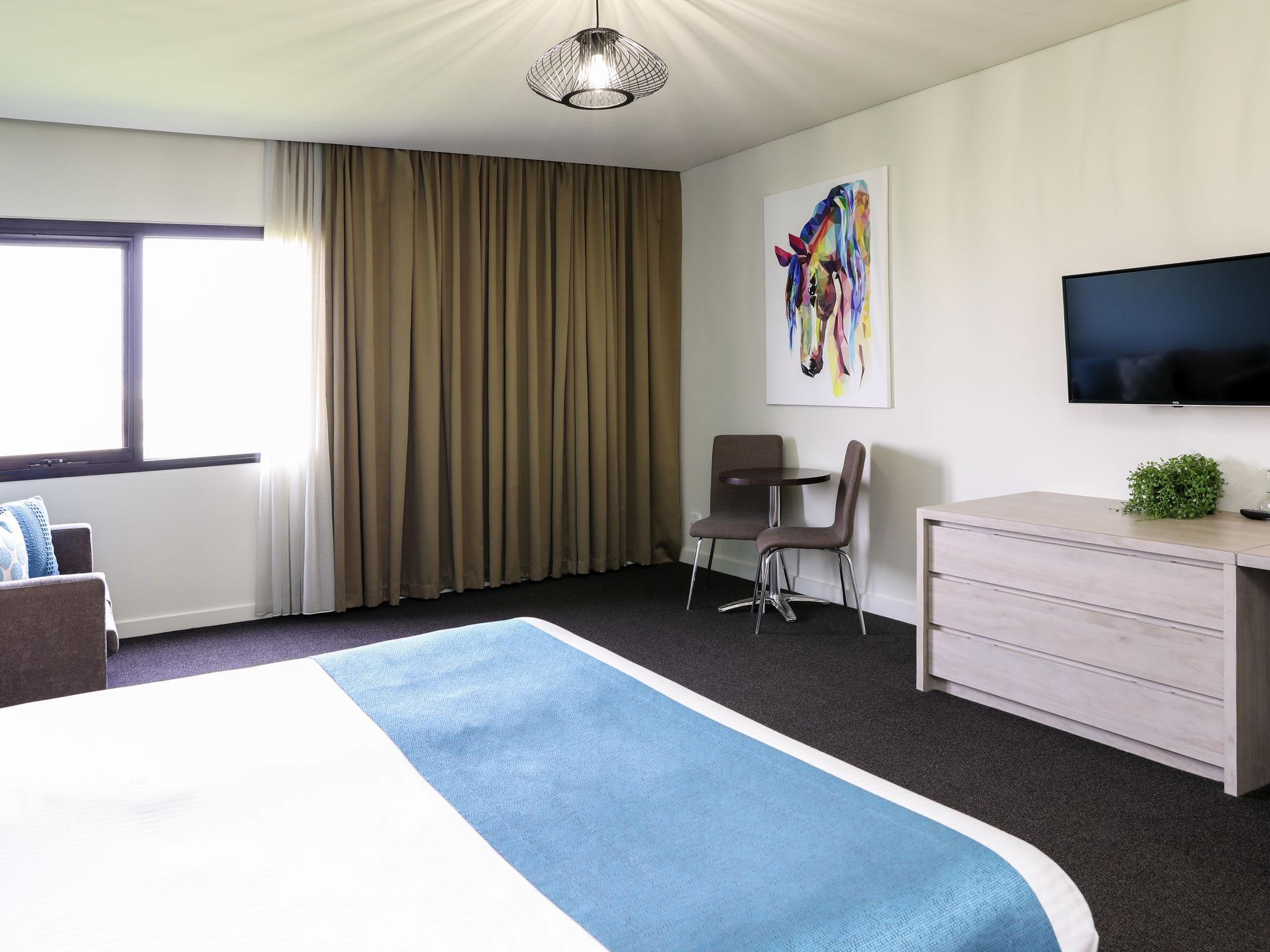 Mantra Melbourne Melton Hotel Exterior photo
