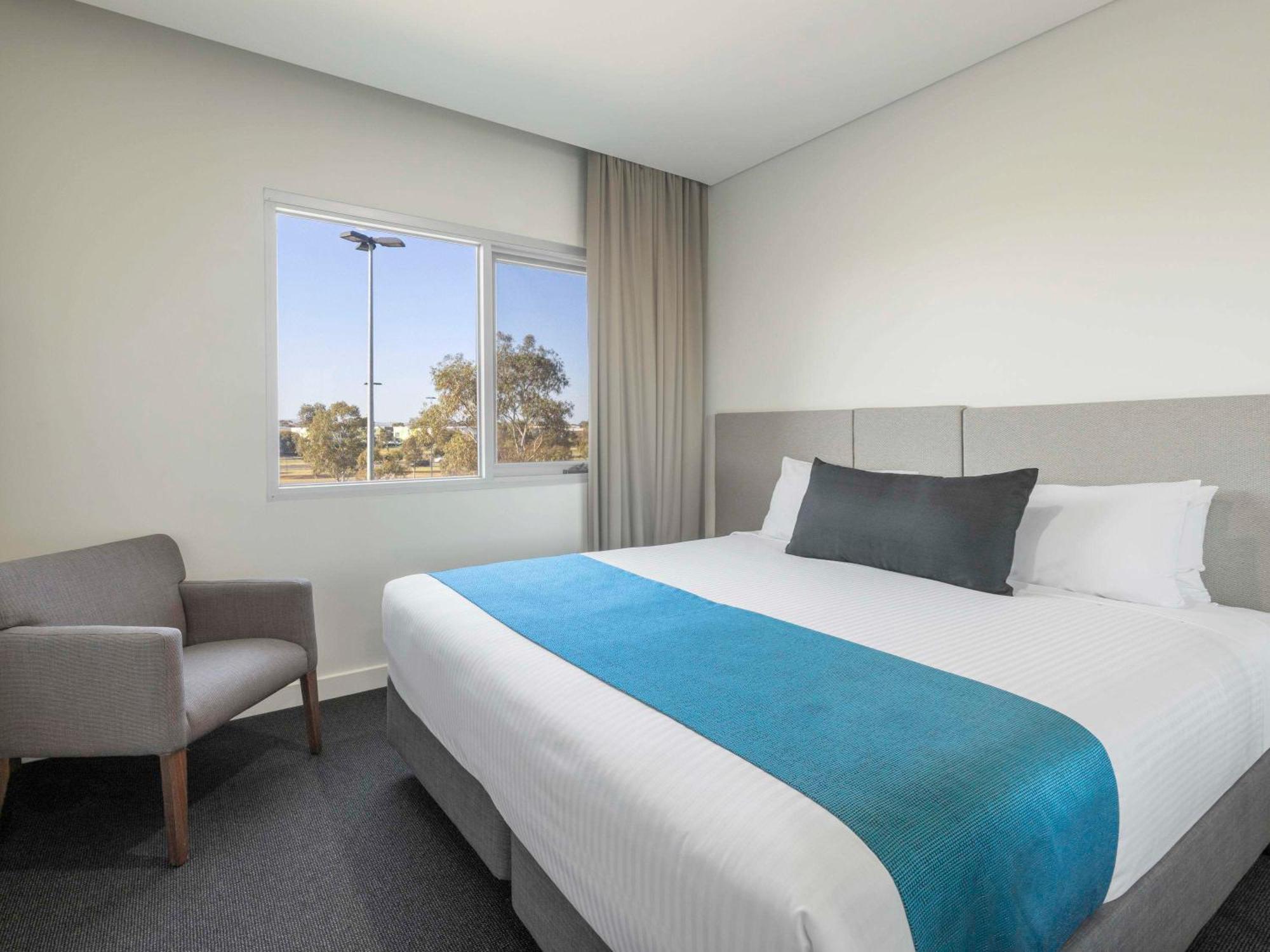 Mantra Melbourne Melton Hotel Exterior photo