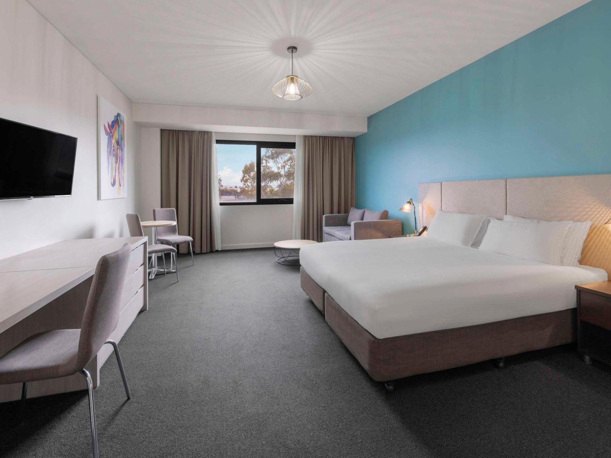 Mantra Melbourne Melton Hotel Exterior photo