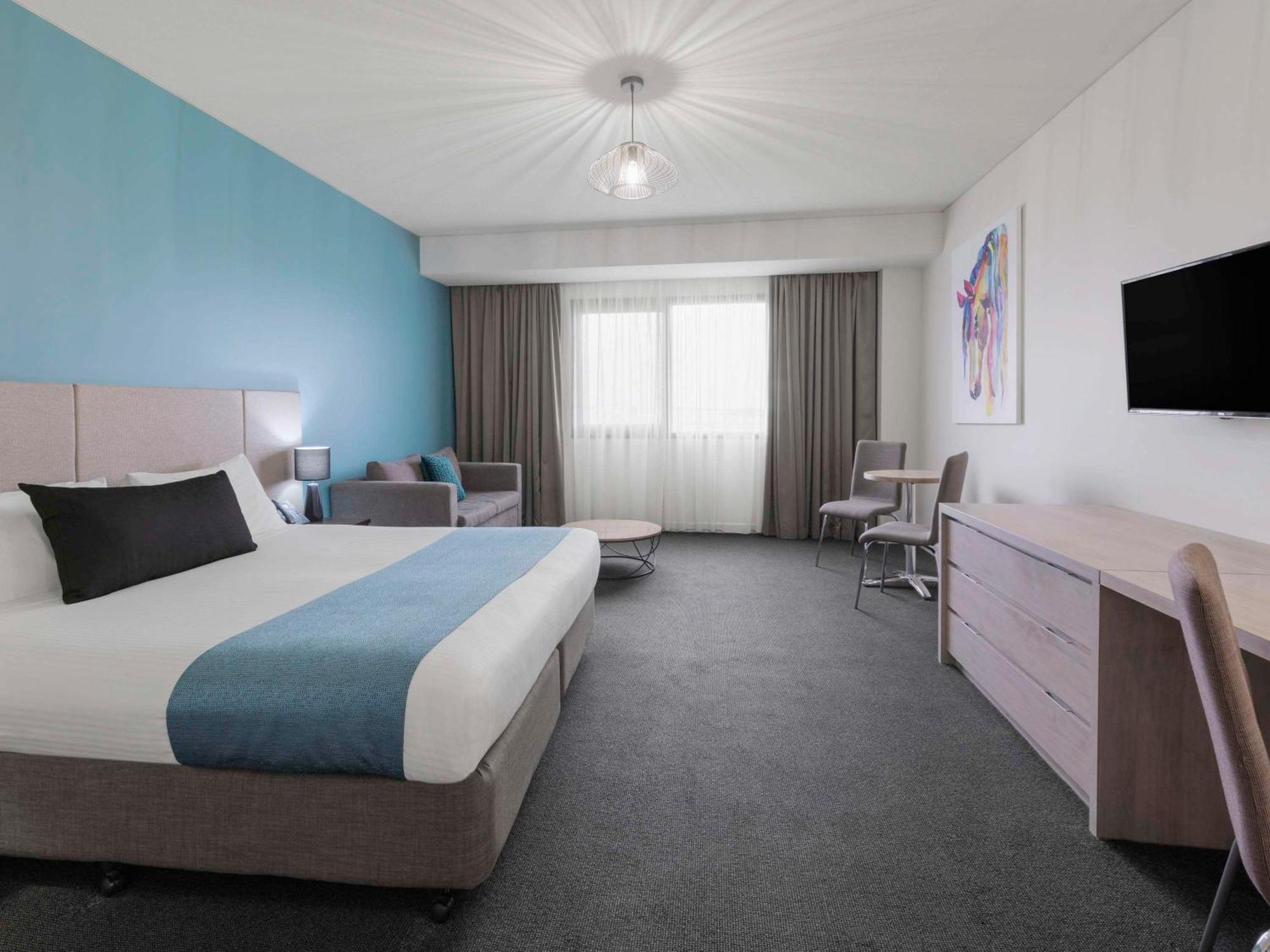 Mantra Melbourne Melton Hotel Exterior photo
