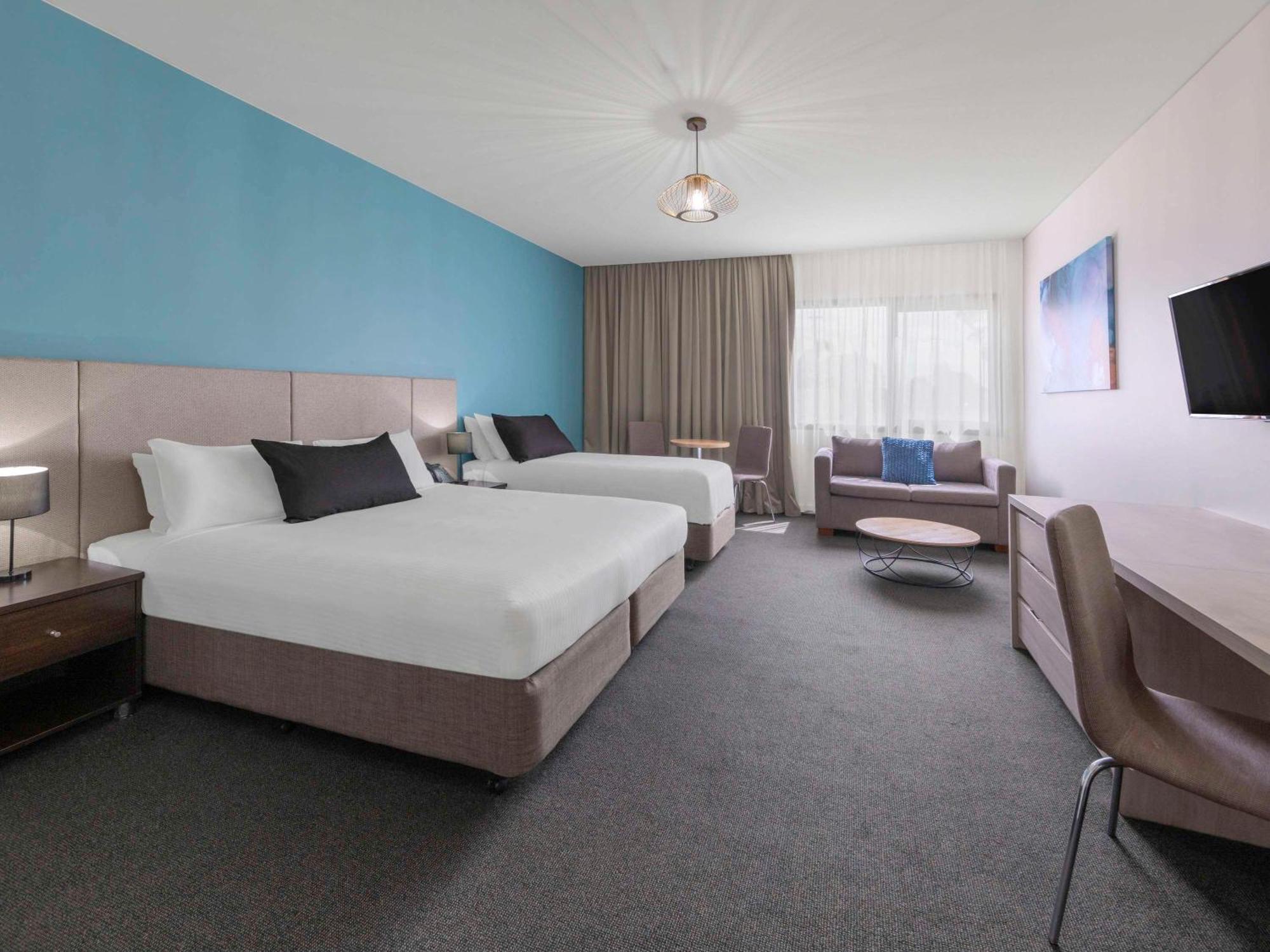 Mantra Melbourne Melton Hotel Exterior photo