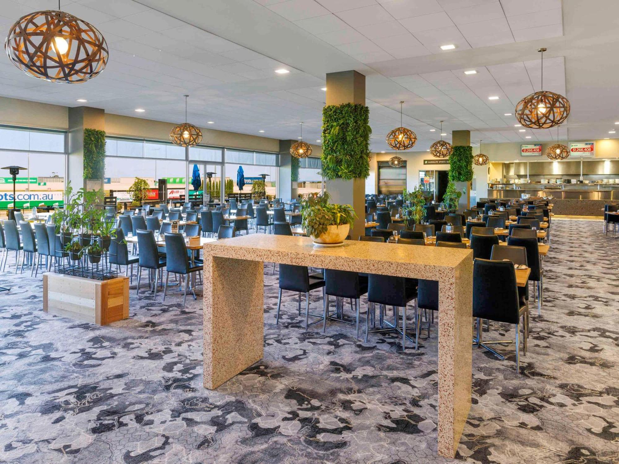 Mantra Melbourne Melton Hotel Exterior photo