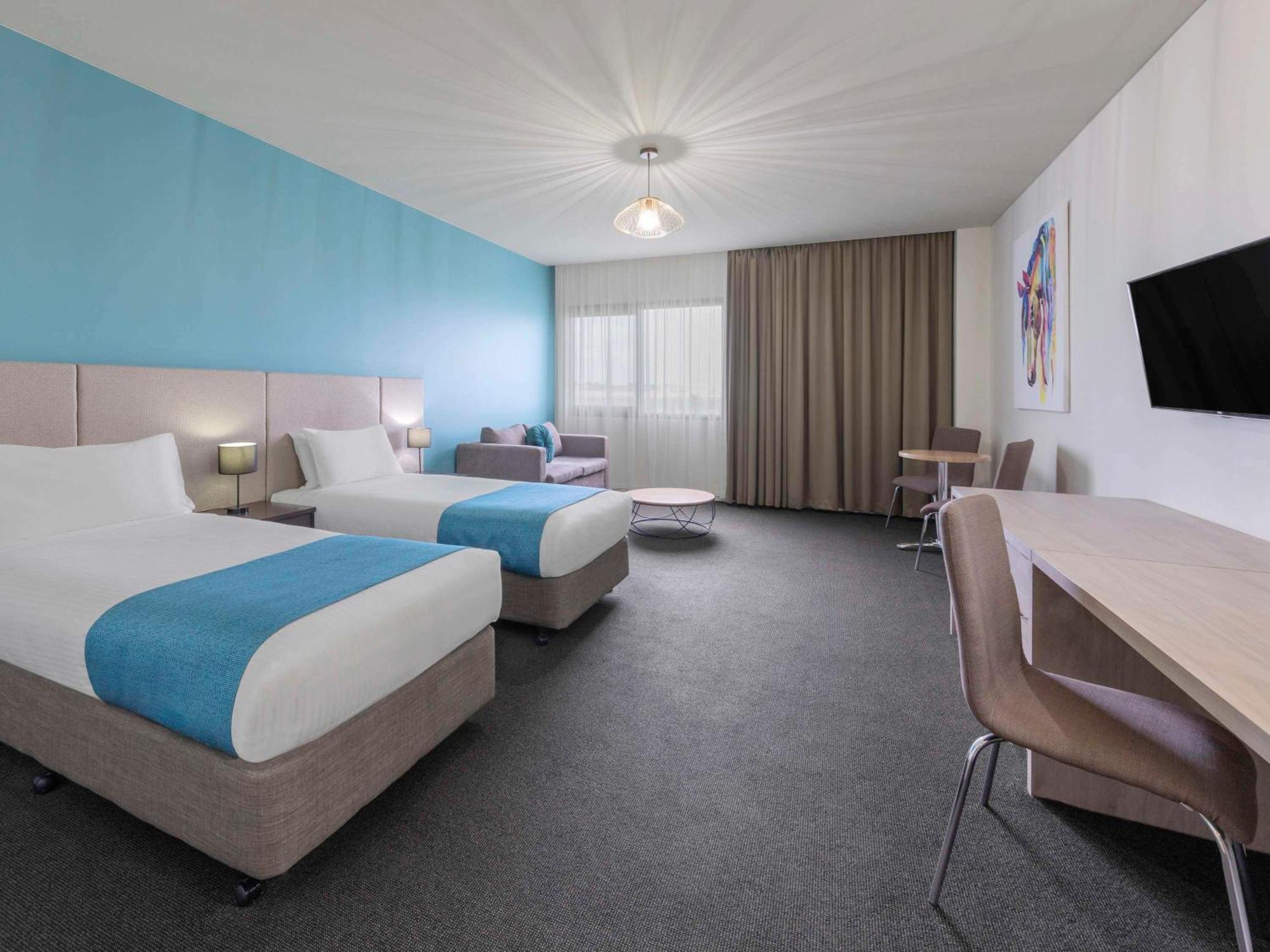 Mantra Melbourne Melton Hotel Exterior photo
