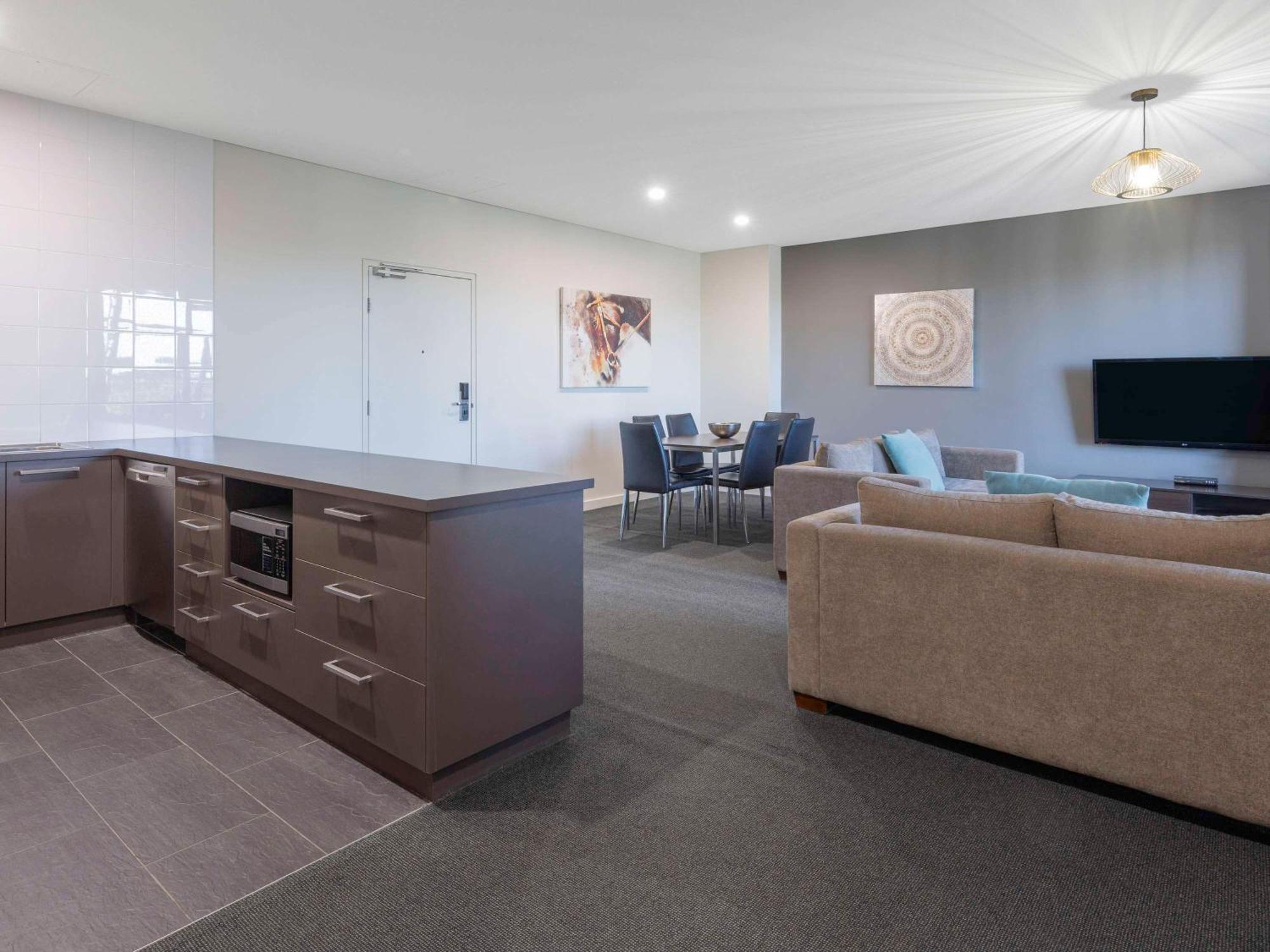 Mantra Melbourne Melton Hotel Exterior photo