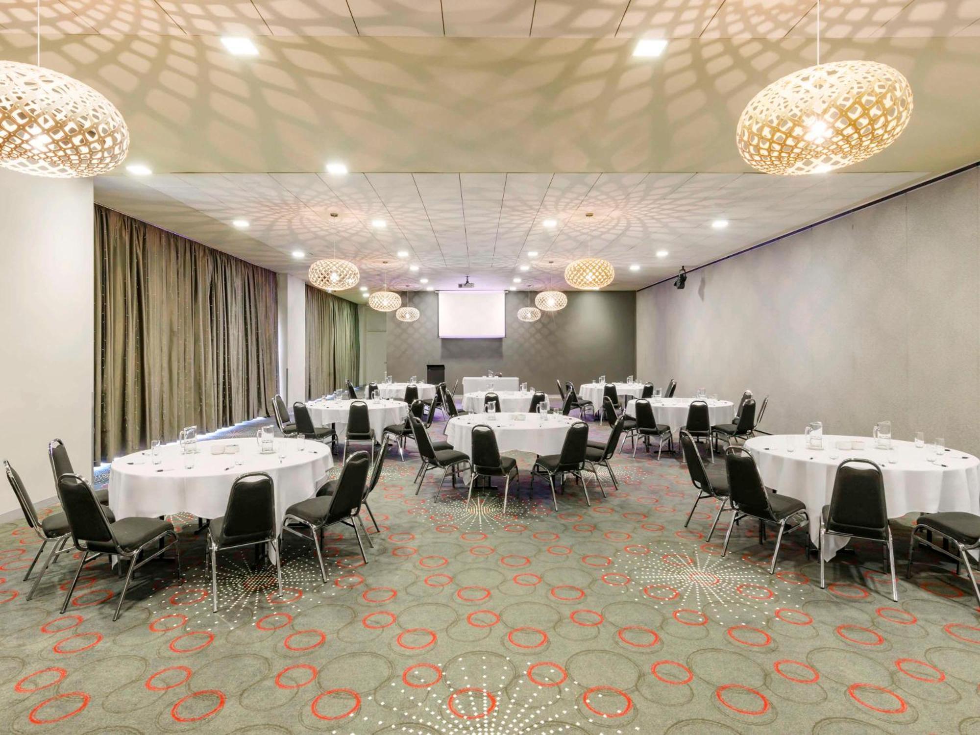 Mantra Melbourne Melton Hotel Exterior photo
