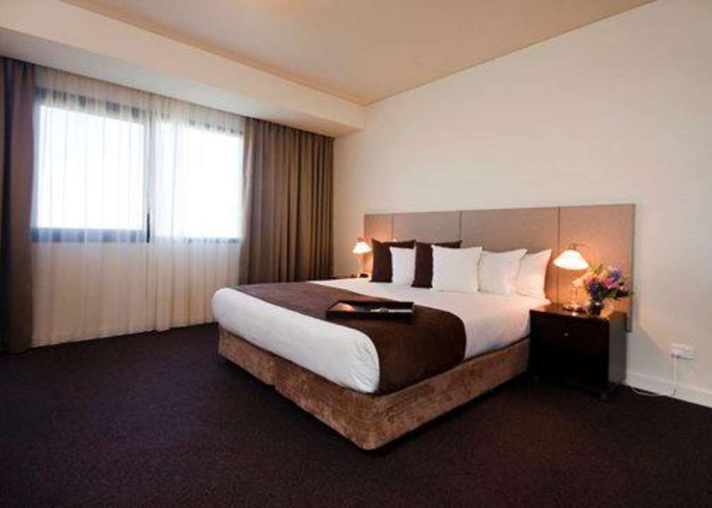 Mantra Melbourne Melton Hotel Room photo