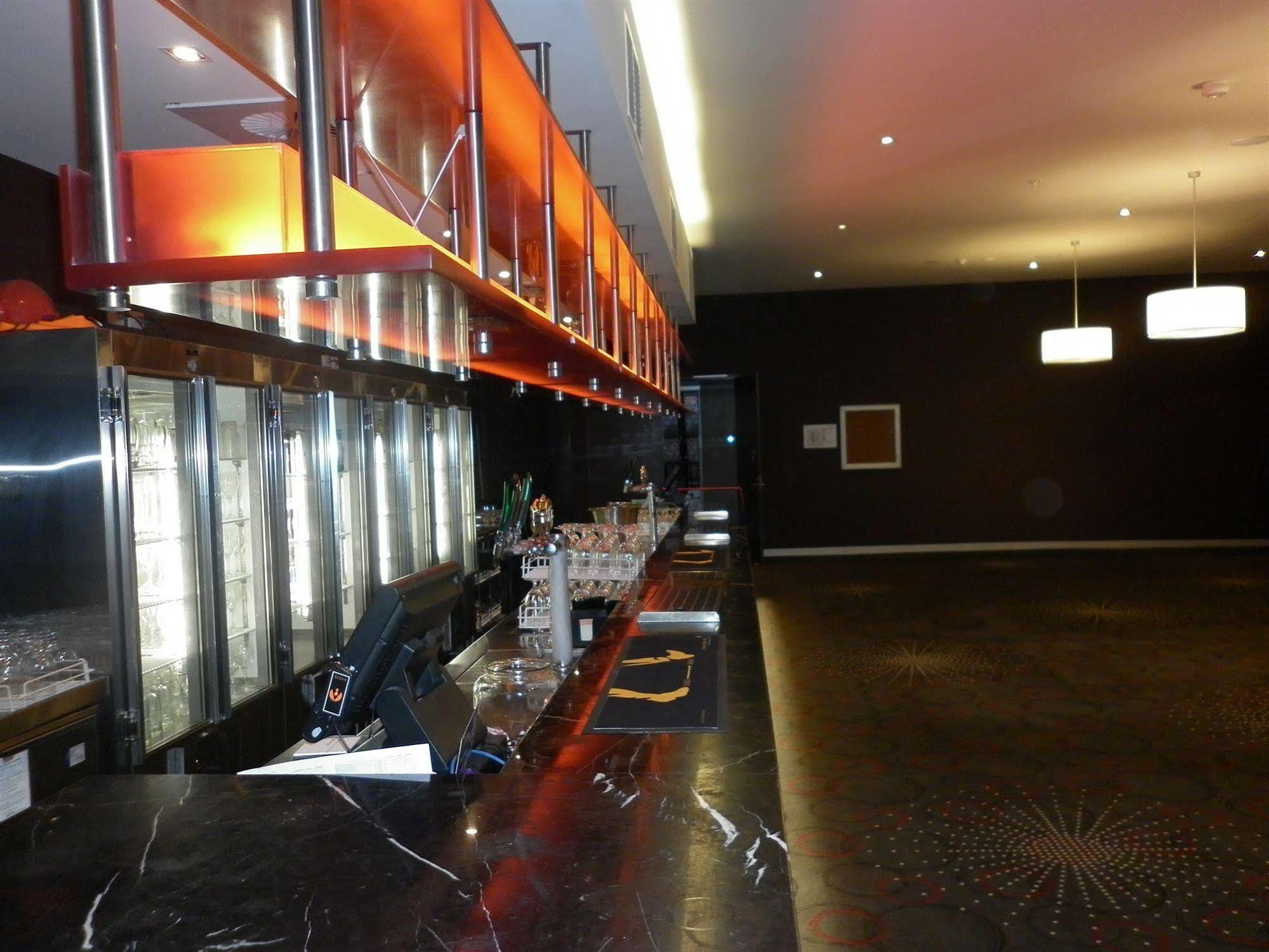 Mantra Melbourne Melton Hotel Exterior photo