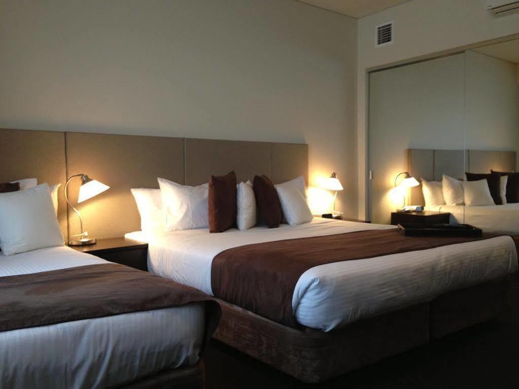 Mantra Melbourne Melton Hotel Exterior photo