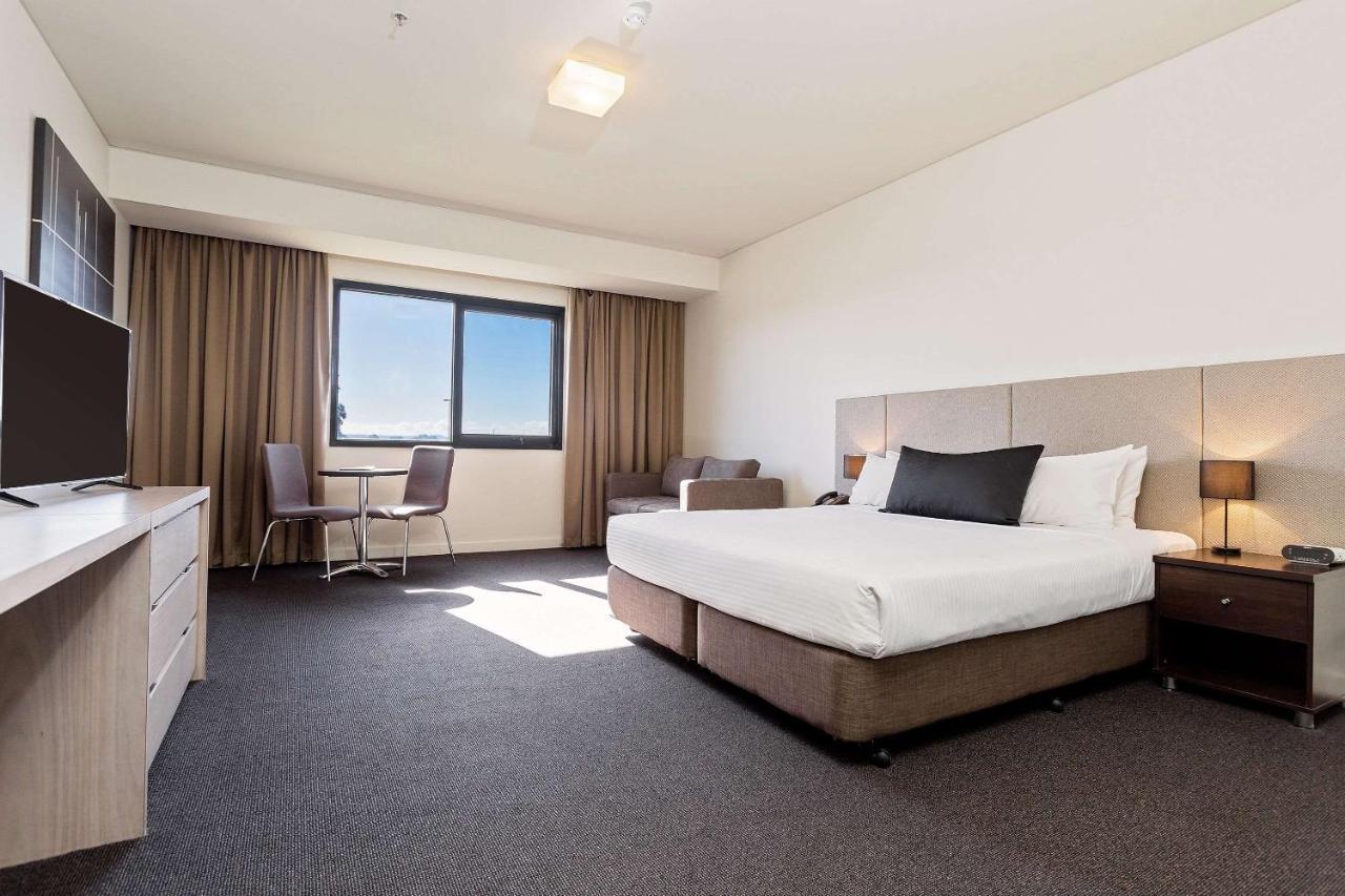 Mantra Melbourne Melton Hotel Exterior photo