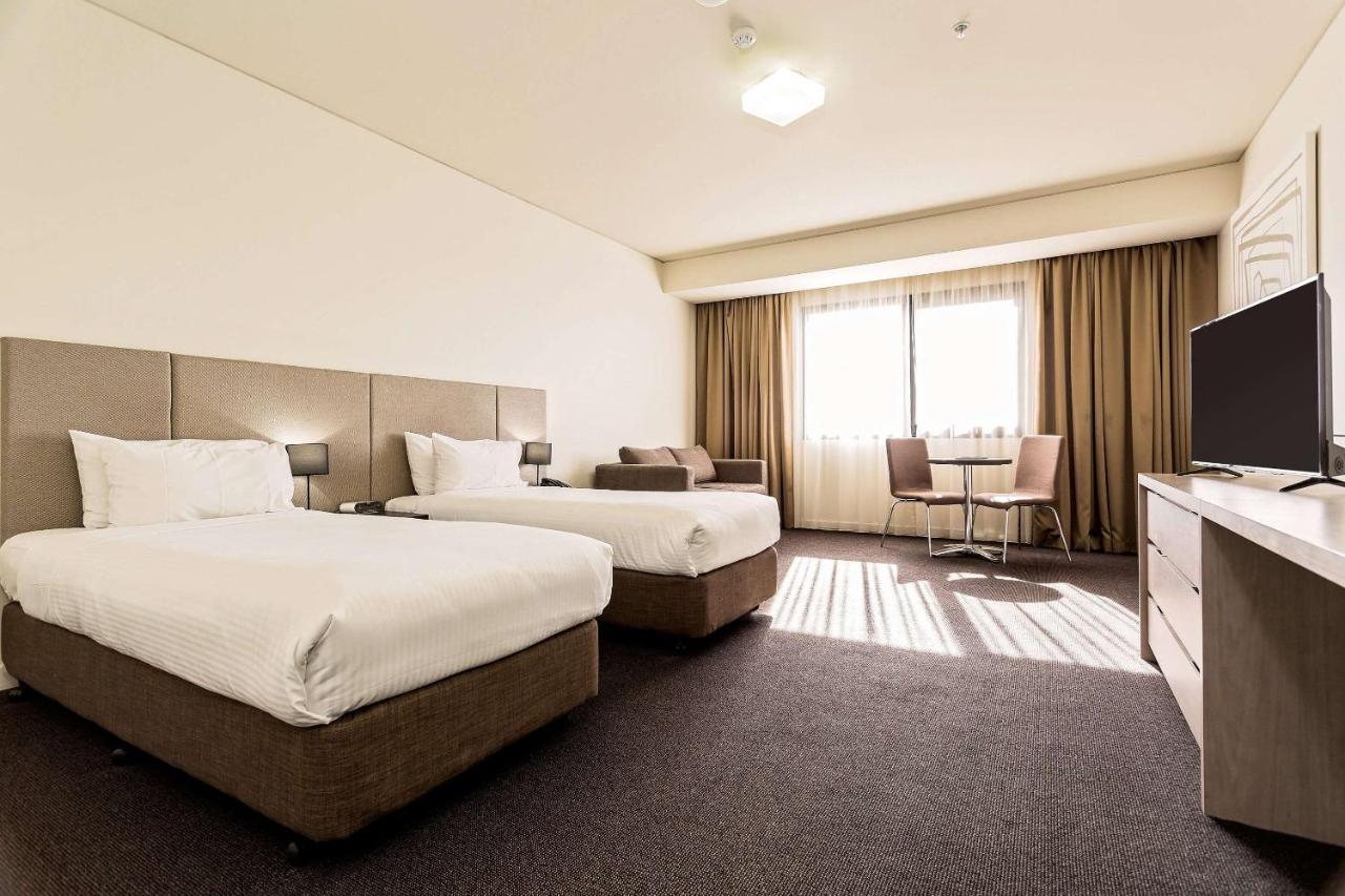 Mantra Melbourne Melton Hotel Exterior photo